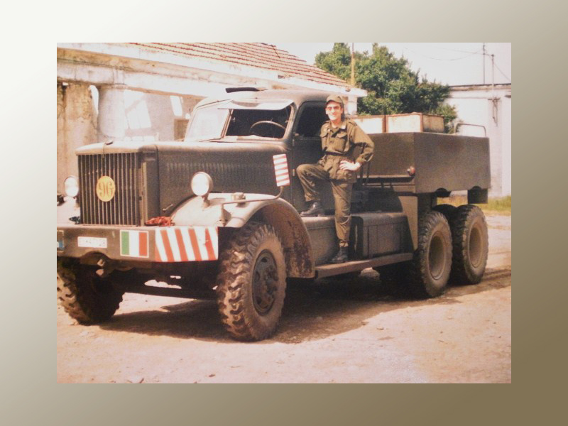 1981 Franco con il suo piccolo mezzo di trasporto
